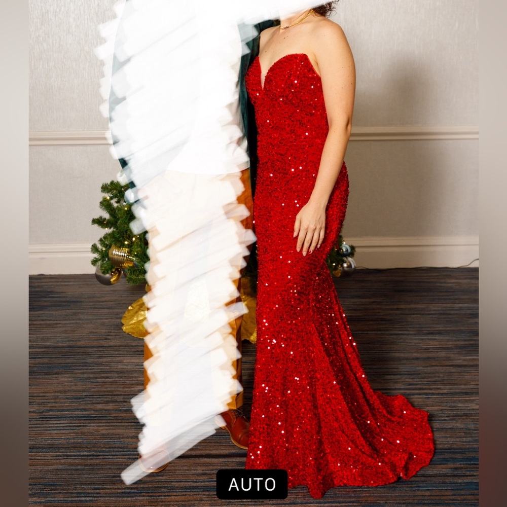 Red Floor Length Gown Large Size 10/Large